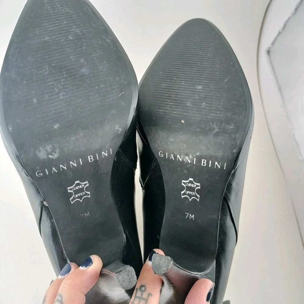 Gianni Bini Black Leather Ankle Boots Women's‎ 7M Side Zip Bow Made in Brazil